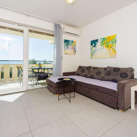 דראמליי Apartments Petak Novi מראה חיצוני תמונה