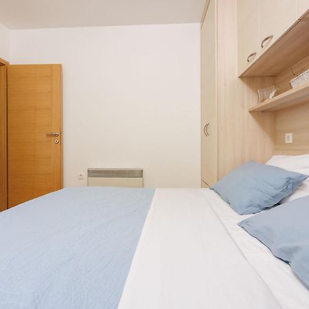דראמליי Apartments Petak Novi מראה חיצוני תמונה