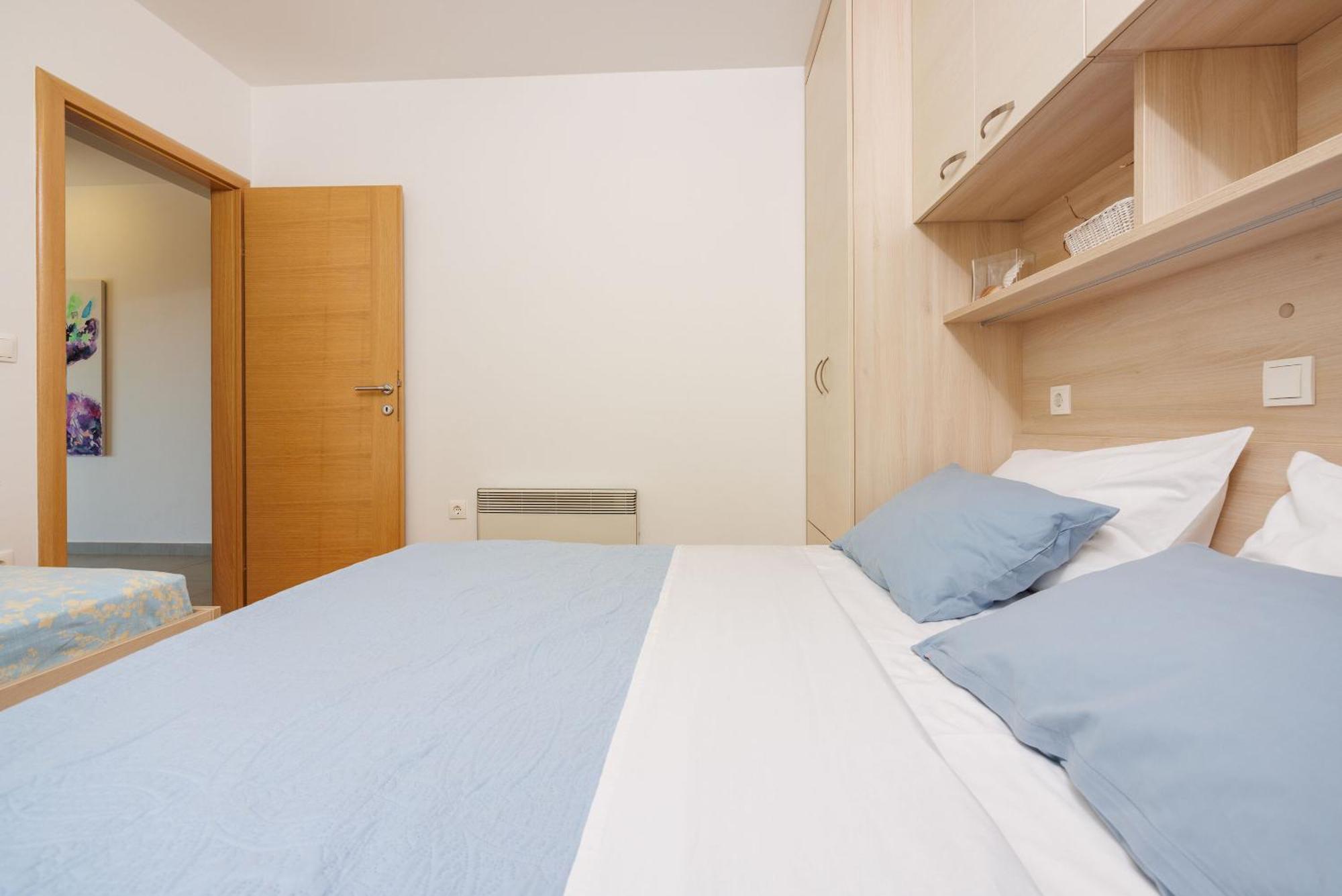 דראמליי Apartments Petak Novi מראה חיצוני תמונה