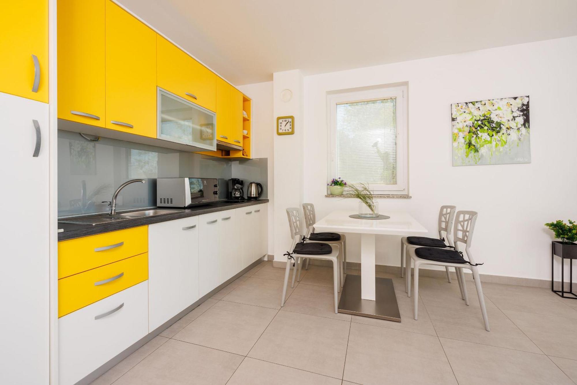דראמליי Apartments Petak Novi מראה חיצוני תמונה