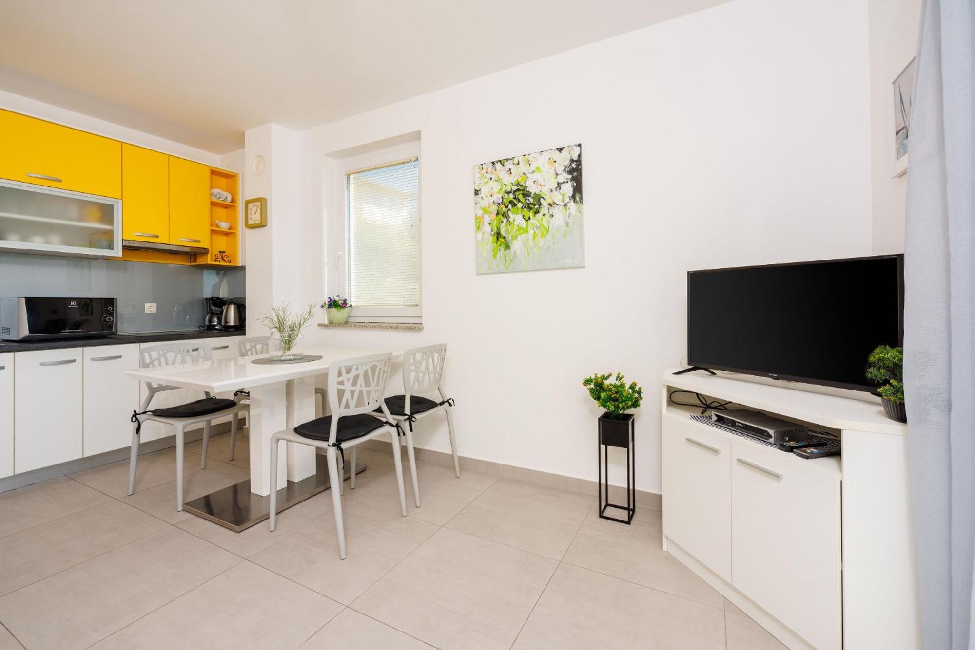 דראמליי Apartments Petak Novi מראה חיצוני תמונה